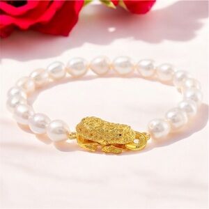 Natural freshwater Pearls Bracelet with Gold plated Feng Shui money frog clasp